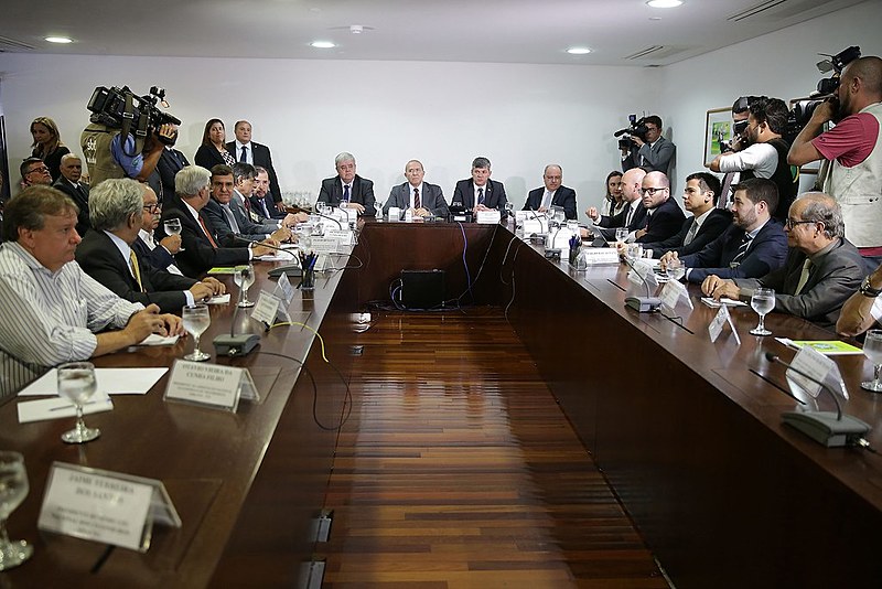 Ministros de Temer tentam negociar, sem sucesso, o fim da paralisação com os representantes dos caminhoneiros