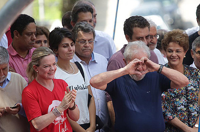 Antes de presentarse ante la Justicia, Lula discursó a miles de apoyadores en el Sindicato de Matalúrgicos del ABC
