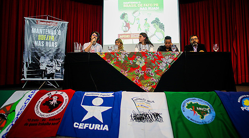 A mesa contou com a equipe do BDF-PR e representates dos setores da educação, cultura, sindicatos e movimentos sociais.