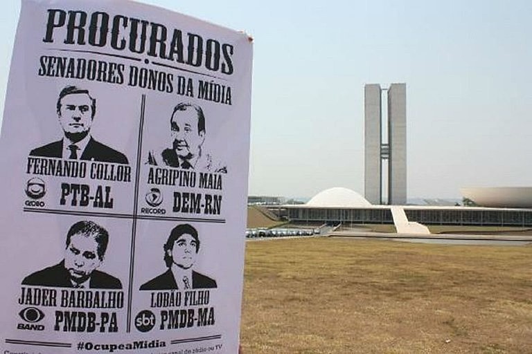 Protesto, em Brasília, contra a concessão de meios de comunicação a políticos