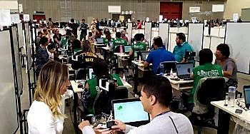 Caso o eleitor não faça seu cadastro no prazo estabelecido pela Justiça Eleitoral, seu título será cancelado, além de outras restrições.