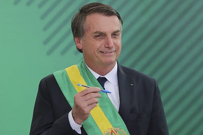 Bolsonaro disse que iria nomear 15 ministros, mas nomeou 22