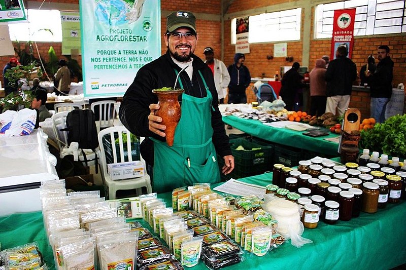 Uma feira agroecológica será montada na praça Santos Andrade e vai reunir cerca de 60 expositores