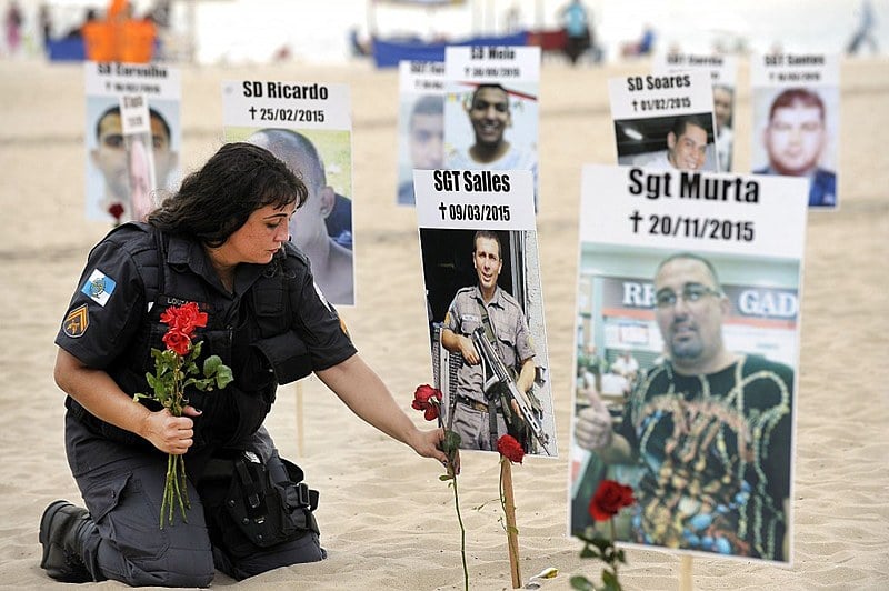 Levantamento mostra que as mortes de policiais em serviço somaram 28, de janeiro a outubro de 2016.
