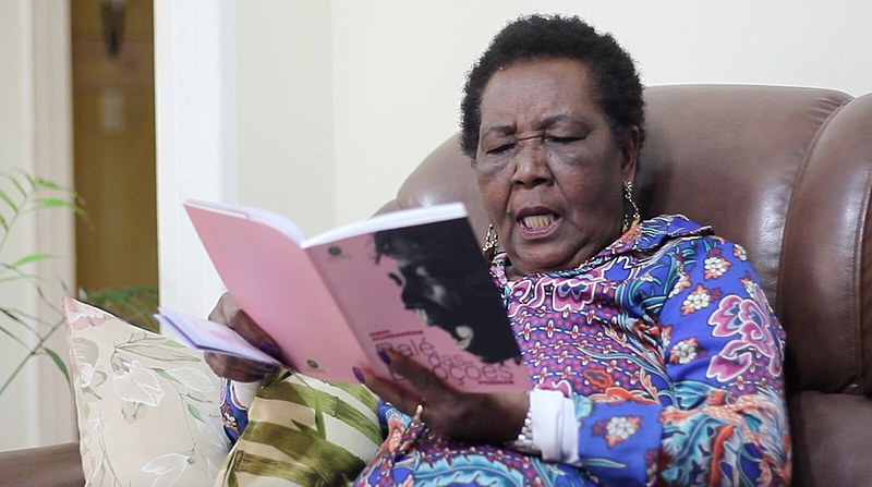 Para a escritora, ser mulher negra no mundo exige “muita coragem e força”