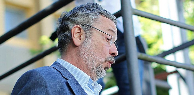 Ex-ministro Antonio Palocci deve ficar livre, mesmo tendo confessado crimes de corrupção e lavagem de dinheiro.