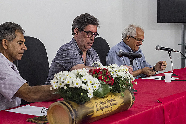Participantes en el seminario "El aumento de la Miseria en Brasil", este domingo (7), en el Parque Água Branca