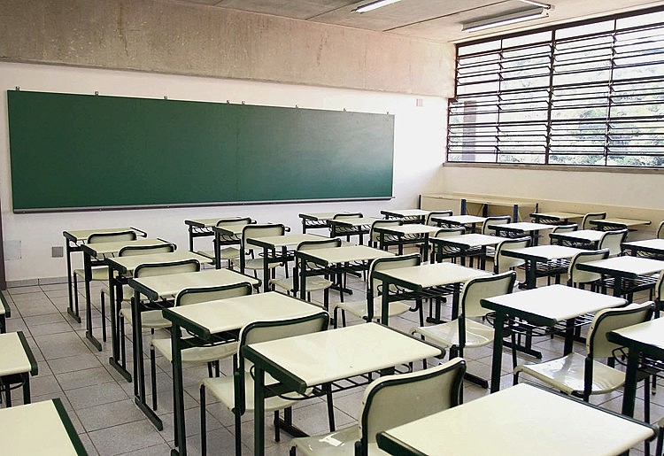 Em 2011, professores fizeram greve de 112 dias pelo piso, mas reivindicação não foi atendida por Anastasia