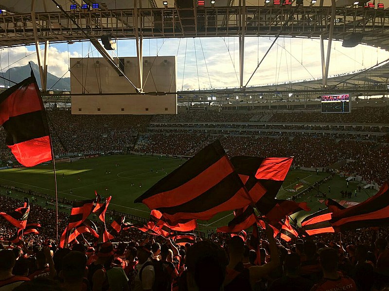 Essas torcidas têm inspiração nas “Barras Bravas”, um movimento de torcedores muito comum na América do Sul