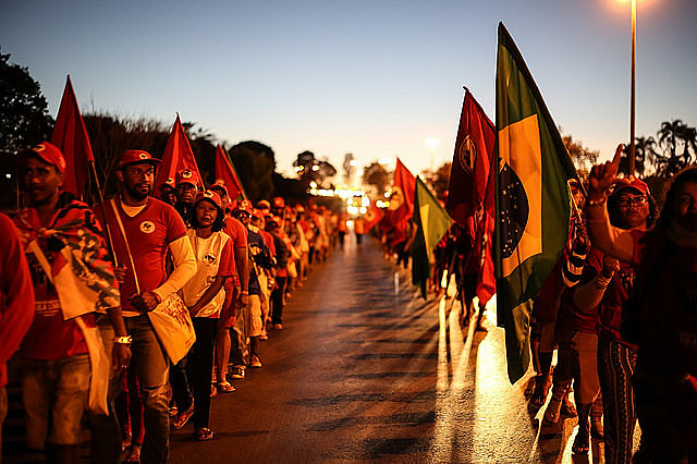 En el cuarto día de caminata, las tres columnas que componen la marcha empezaron a caminar a las 6 de la mañana con destino hacia Brasília