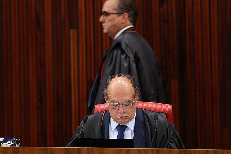 Ministro Admar Gonzaga e o presidente do TSE, ministro Gilmar Mendes, durante julgamento da chapa Dilma-Temer