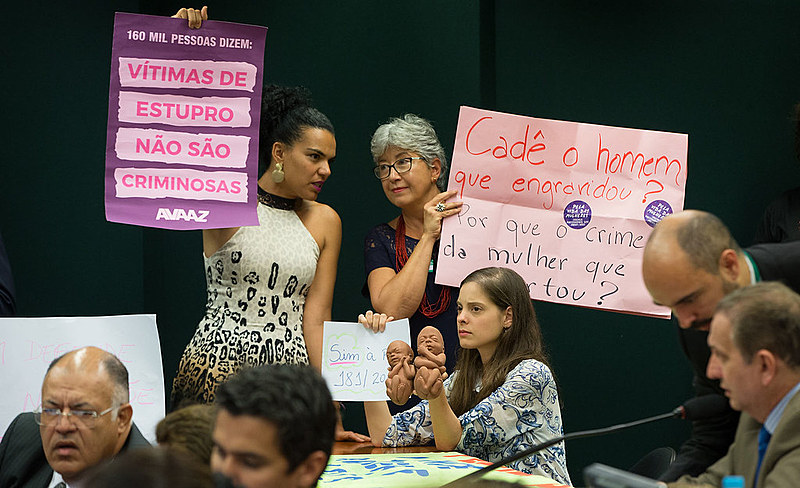 Proposta de Emenda Constitucional 181/15 impede que sejam realizados abortos mesmo em casos de estupro, gravidez de risco ou de má formação