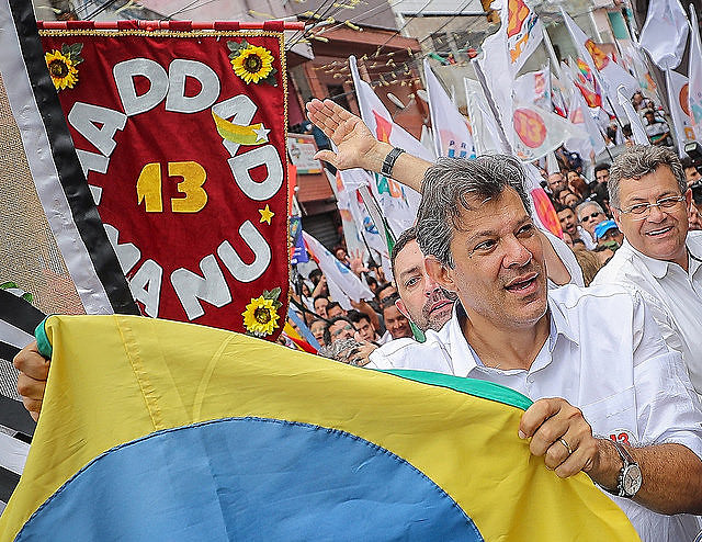 Haddad took part in the last campaign rally in the Heliópolis slums, in São Paulo