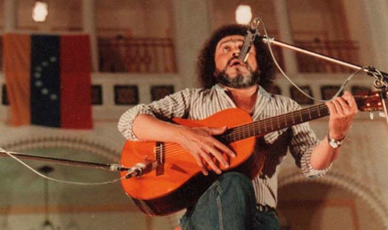 Ali Primera (1941-1985) foi um militante comunista e um dos principais cantores da música tradicional venezuelana