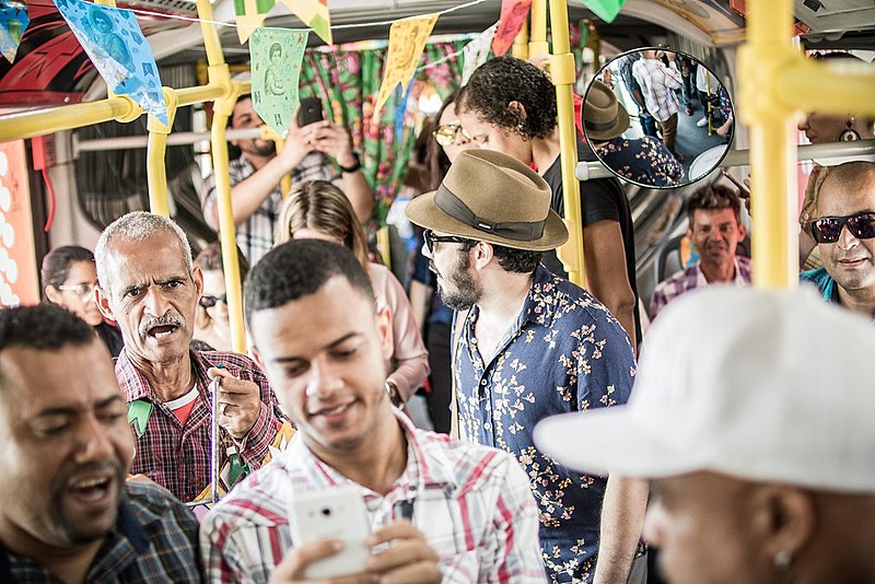 Para dar clima junino, veículo é decorado. Inscrições devem ser feitas pela internet no dia anterior