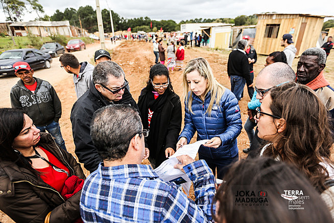 "Lá no gabinete da promotoria de justiça eu me sinto muito distante da realidade. Eu faço a intervenção com os órgãos públicos, com os moradores, mas eu não sei da realidade na terra, no local. Eu quis vir pessoalmente passa sentir a luta e o sofrimento”, disse a promotora Aline Bahr