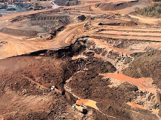 Rompimento de barragem de rejeitos da mineradora Herculano em 2014, na bacia do Rio das Velhas