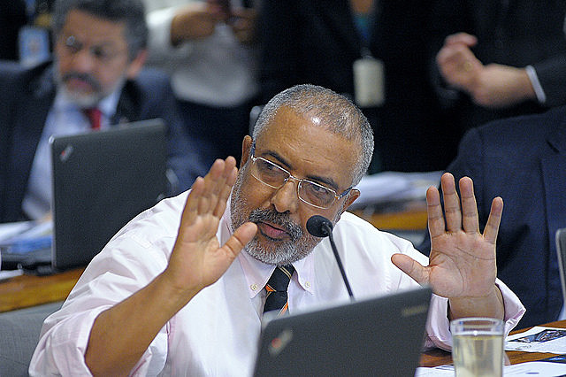 Senador Paulo Paim durante a sessão da Comissão de Assuntos Sociais que está analisando a reforma trabalhista
