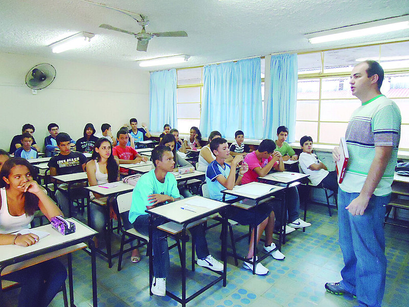 Em Minas, o governo ainda deve à categoria o valor do reajuste referente aos meses de janeiro, fevereiro e março de 2016