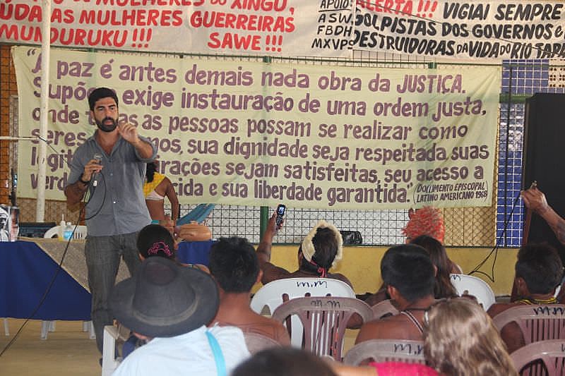 O promotor Luiz de Camões Boaventura durante audiência em município do Pará
