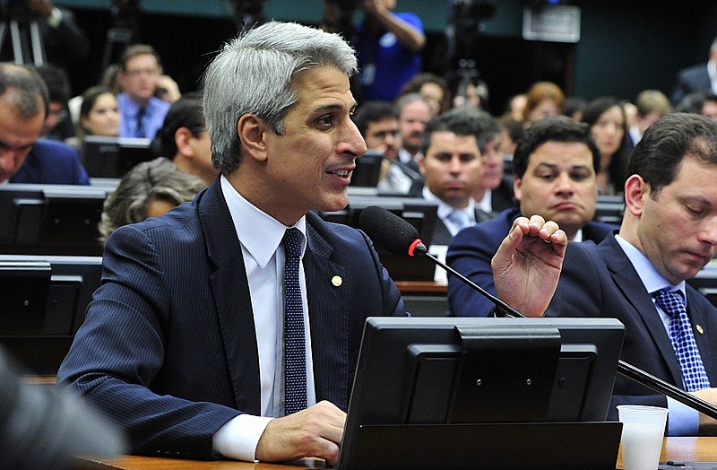 O deputado Alessandro Molon é autor de um dos projetos que pedem anulação da medida