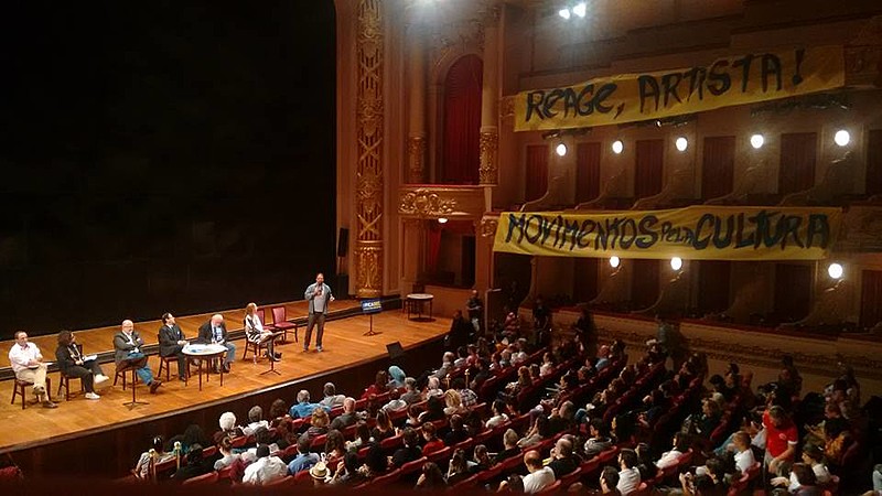 Trabalhadores da área da cultura lotaram o Teatro Municipal do Rio de Janeiro, na Cinelândia