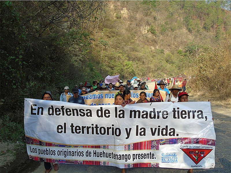 11 dias de caminhada indígenas e camponeses paa lutar pelos direitos da Mãe Terra