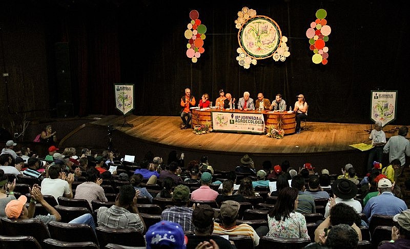 Conferência defendeu articulação de uma frente ampla contra os ataques aos bens nacionais do governo Bolsonaro.