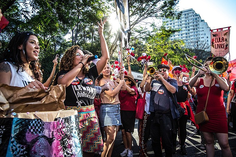O que está em jogo no Brasil é nosso direito à vida,  à liberdade de pensamento e opinião, a preservação da democracia.