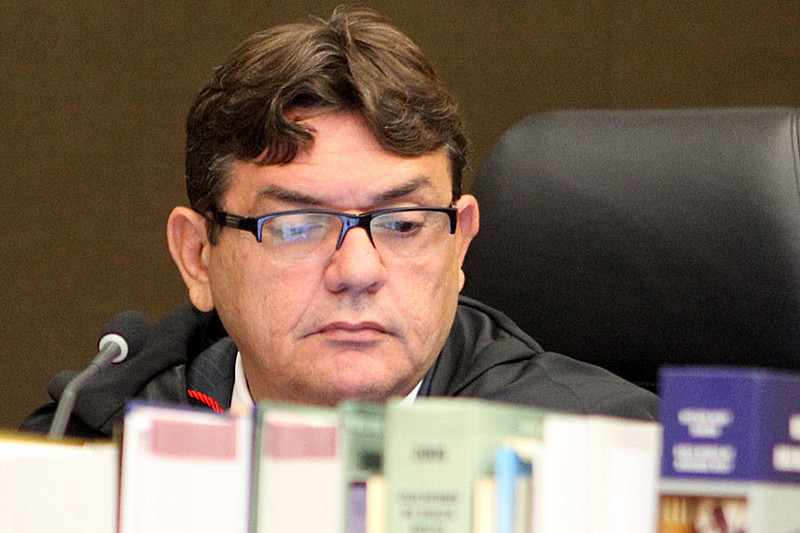 Juiz alega que não se pode considerar a participação em um debate como uma atividade partidária