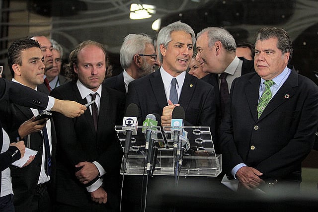 Deputados da Frente Parlamentar Ambientalista durante coletiva de imprensa na Câmara, em Brasília (DF)