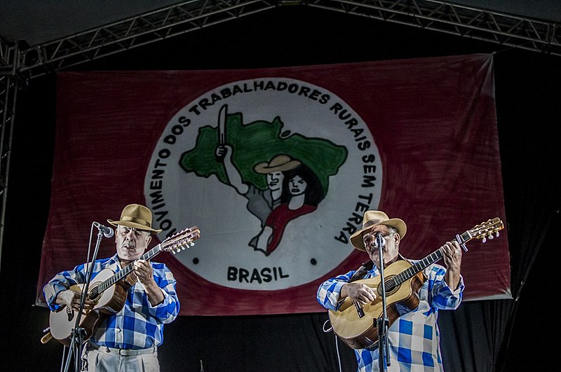 Parte das atrações culturais da Feira, os violeiros Zé Mulato e Cassiano tocaram na noite de sexta (4).