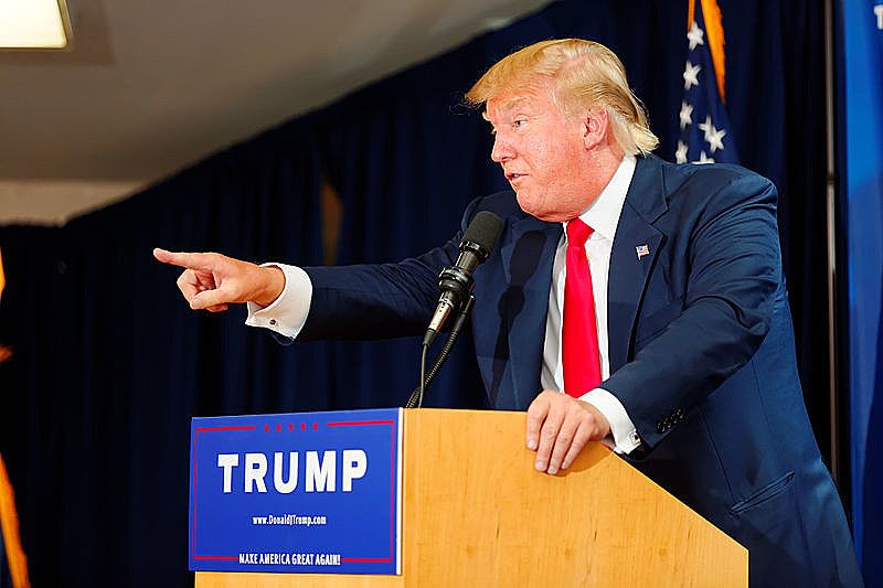 Para Trump, Merkel, cometeu “um erro catastrófico” ao abrir as fronteiras do seu país aos refugiados, que classificou como “estes ilegais”