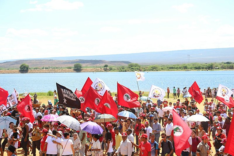 Protesto contra a privatização da Chesf e em defesa do rio São Francisco reuniu cerca de 3 mil pessoas em Petrolândia.