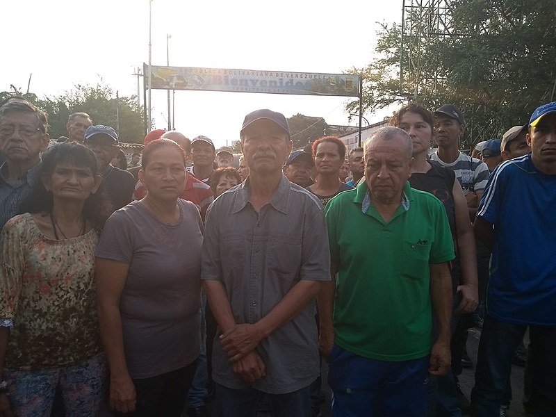Brigadas bolivarianas, organização cívico-militar, liderou resistência contra ações violentas de simpatizantes de Guaidó