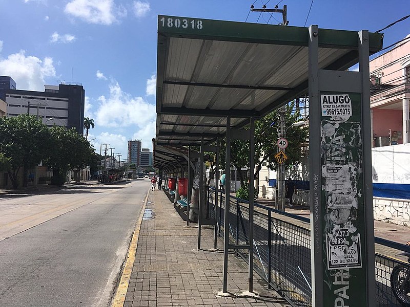 Av. Conde da Boa Vista amanhece pouco movimentada