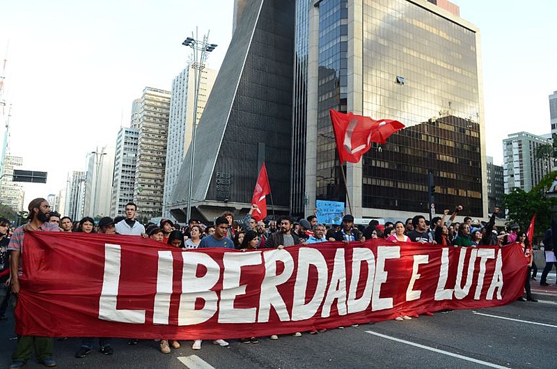 As bandeiras da manifestação são Fora Temer!, Diretas Já! e Contra a repressão!, em referência à violenta ação da Polícia Militar de São Paulo contra os manifestantes, com prisões arbitrárias e ferimentos graves
