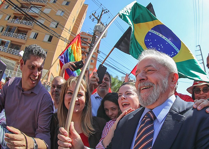 Lula ao chegar em Curitiba para prestar depoimento para o juiz Sérgio Moro