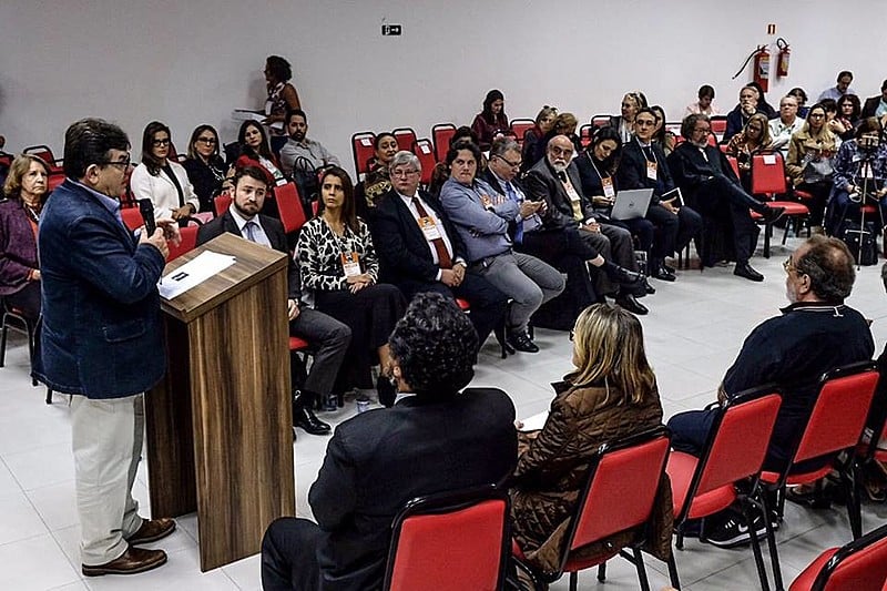 Sentença referente ao "caso triplex" foi um dos objetos de debate no julgamento simbólico da operação