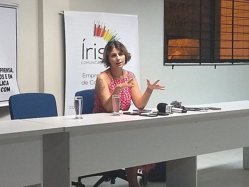 Manuela D'Ávila em visita a João Pessoa para lançamento de "Por que lutamos?".