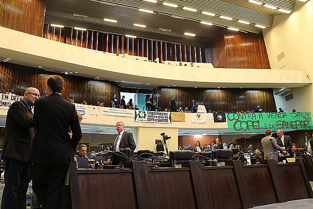OAB Paraná pretende adotar medidas judiciais para impedir a efetivação dos PLs do governo