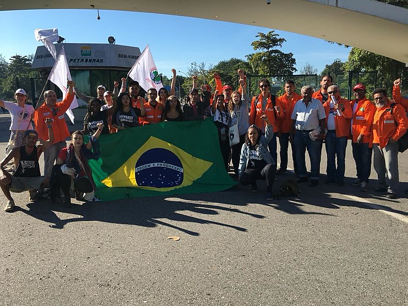 Jovens estiveram na Reduc para apoiar causa de petroleiros contra desmonte da Petrobras