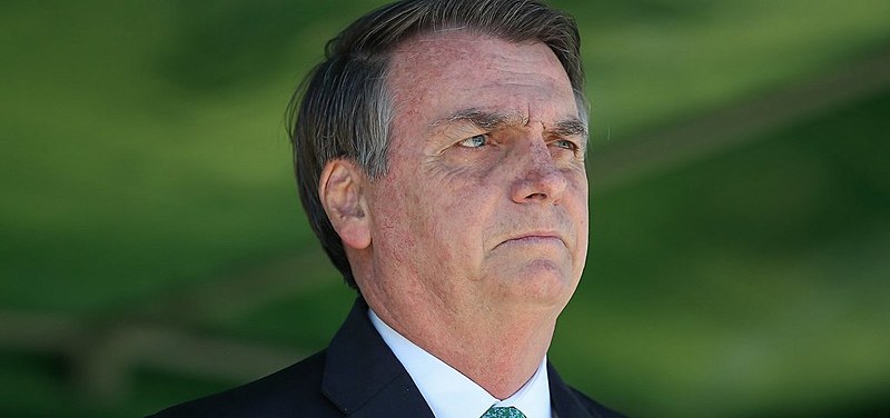 "Estamos diante de um crime de lesa pátria, pelo qual a nação se ajoelha perante os Estados Unidos".