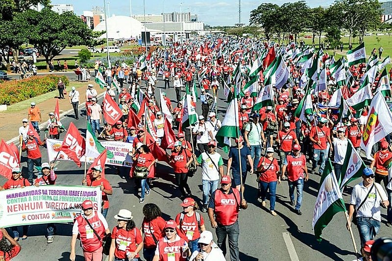Em Brasília, já são milhares nas ruas no grande ato nacional unificado contra a Reforma da Previdência