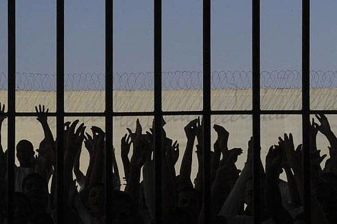 Levantamento da Sentencing Project apontou que funcionários que trabalham em penitenciárias privadas recebem 58 horas a menos de treinamento