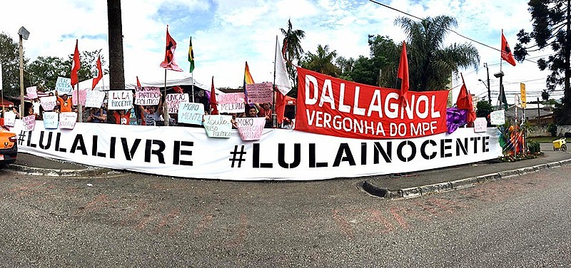 Forte esquema de segurança impediu a proximidade de manifestantes ao local de entrada de Moro no prédio