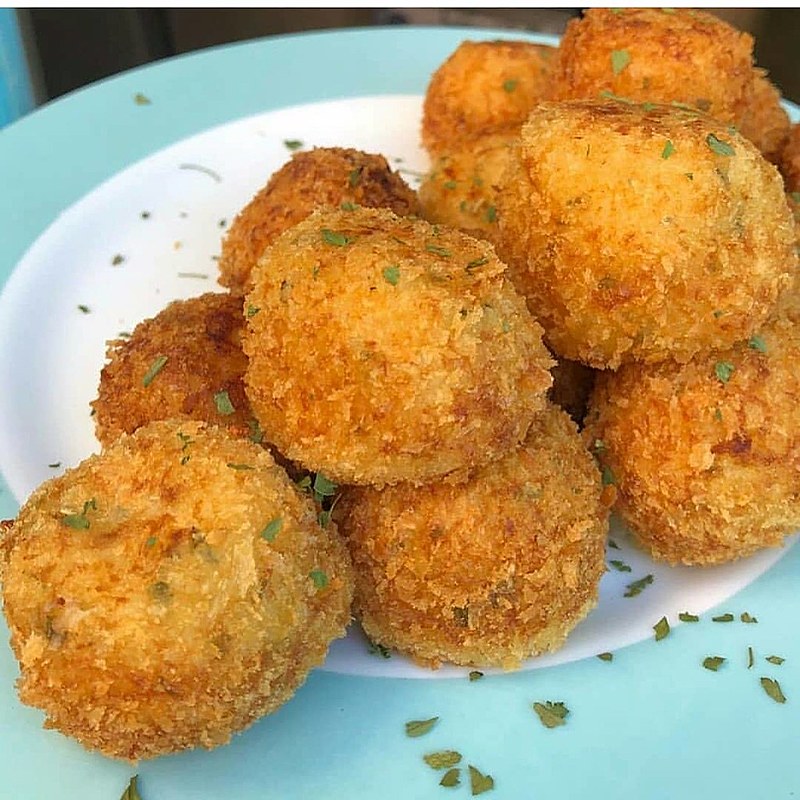 O bolinho leva cerca de 40 minutos no forno para atingir o ponto perfeito