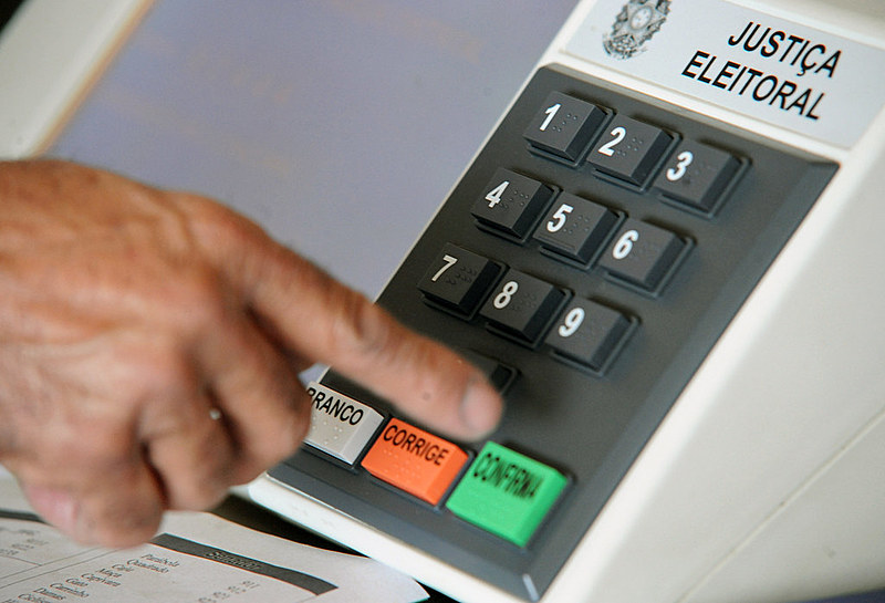 No Distrito Federal, comparecimento foi 26% maior que em 2019. Uso de urnas eletrônicas foi novidade.