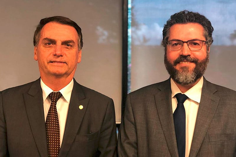 Presidente do Brasil, Jair Bolsonaro, com seu ministro de Relações Exteriores, Ernesto Araújo