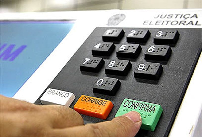 O político, depois de eleito, deve ser visto como um servidor público